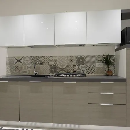 A Stone's Throw From The Center וילה