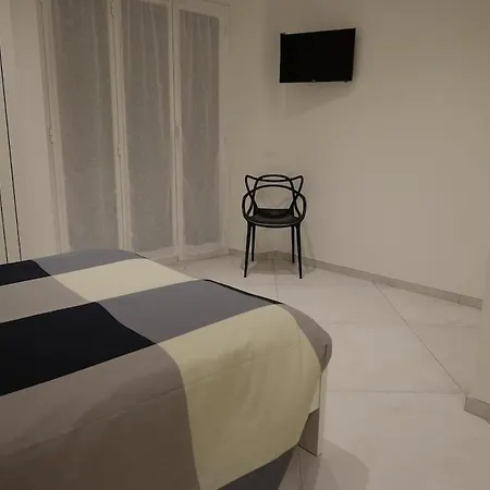 Villa A Stone's Throw From The Center